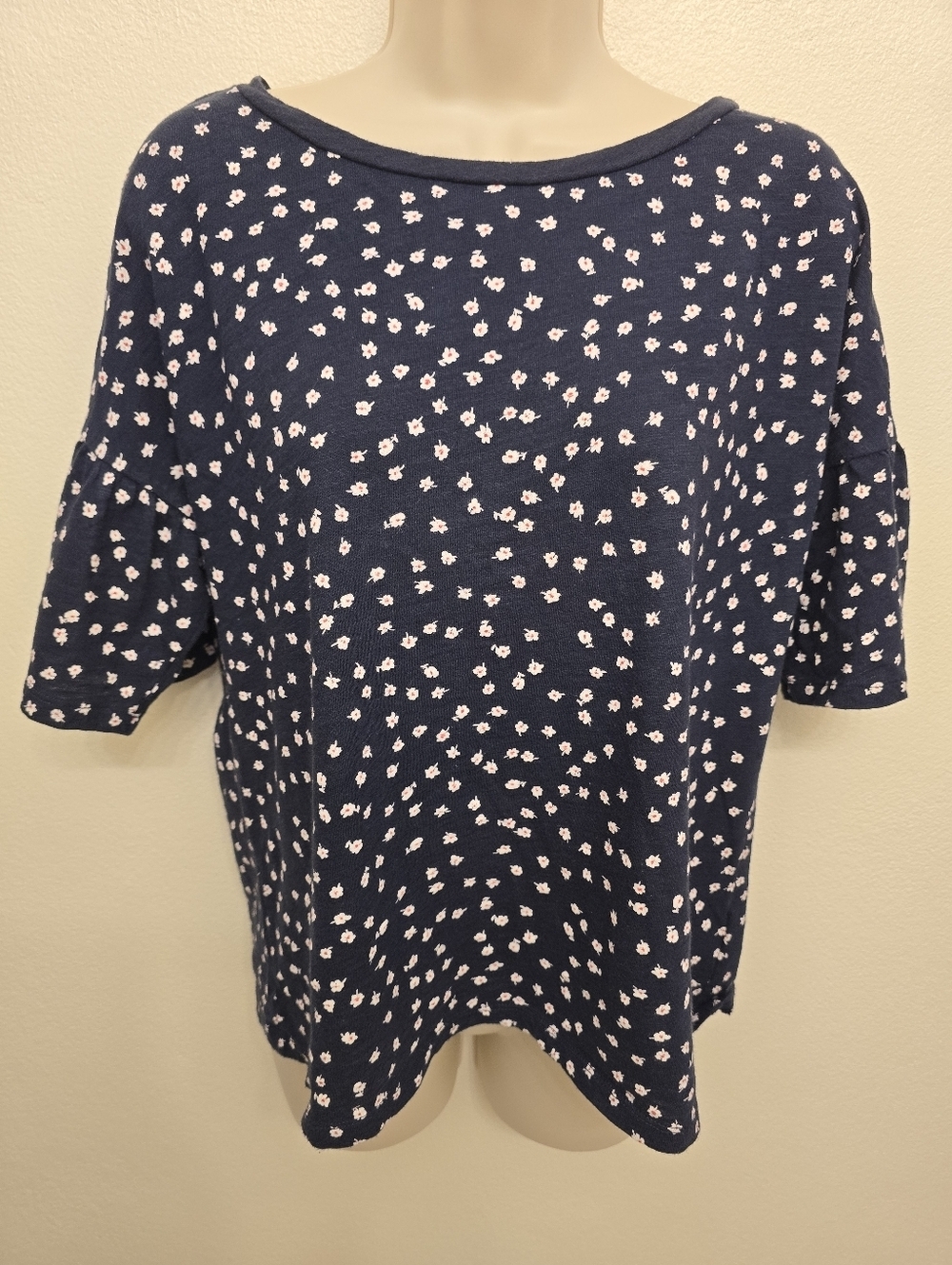 Gap Ladies Navy Blue Short Sleeve Top With Tiny Flower Print